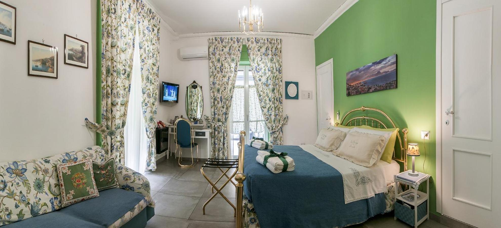 La Terrazza Ai Miracoli Bed & Breakfast Naples Exterior photo