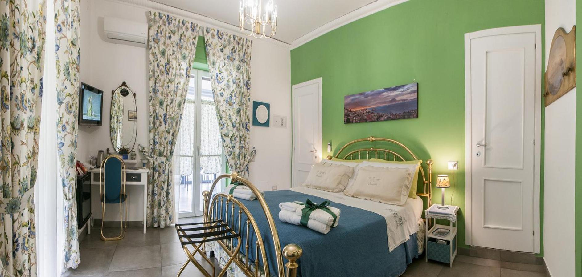 La Terrazza Ai Miracoli Bed & Breakfast Naples Exterior photo